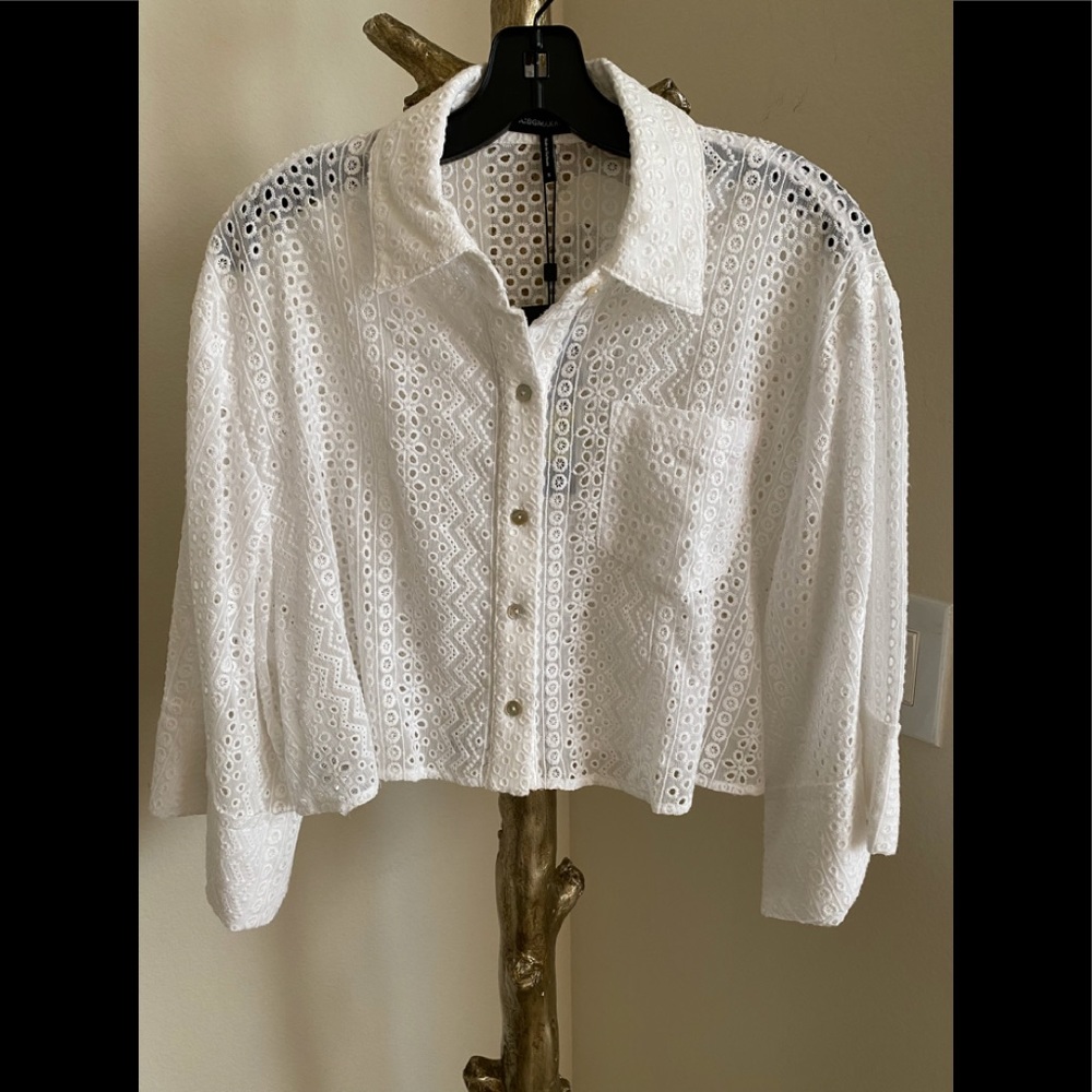 BCBGMAXAZRIA, EYELIT CROPPED TOP